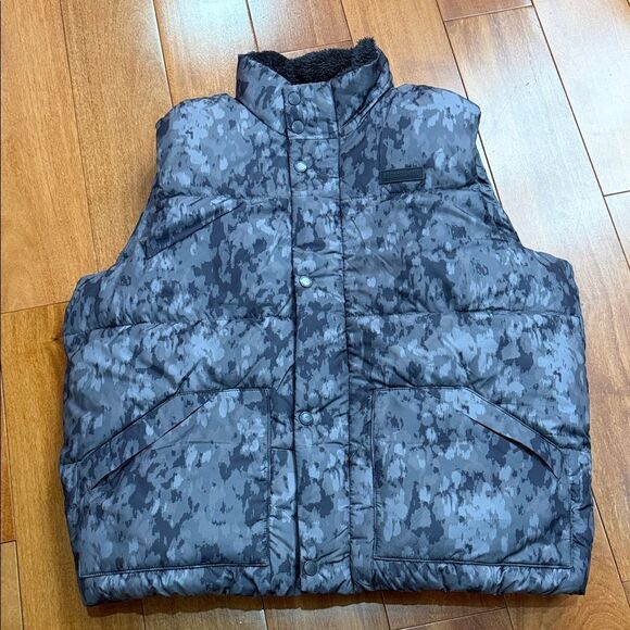 NWT Abercrombie Kids Gray Camo Puffer Fleece Lined‎ Vest Jacket Size 17/18